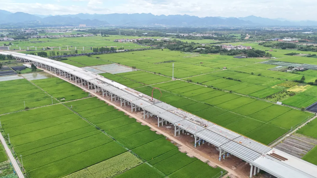奮進2025丨建武高速婺城段涉鐵標(biāo)段全線貫通